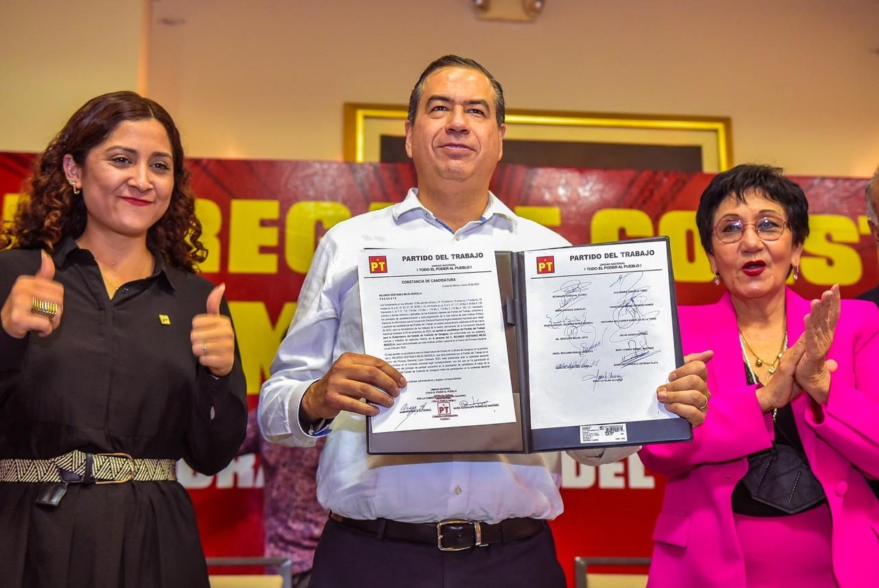 Ricardo Mejía recibió la constancia que lo acredita como candidato del PT a la gubernatura de Coahuila. Foto: Facebook Ricardo Mejía Berdeja