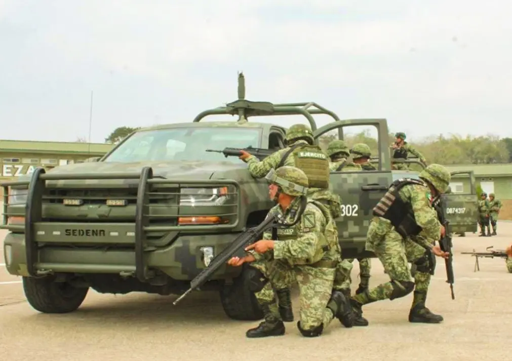 Los militares vigilaron la residencia desde el domingo después de que las autoridades recibieron información de que el lugar era utilizado para el tráfico de drogas. Foto: Sedena.