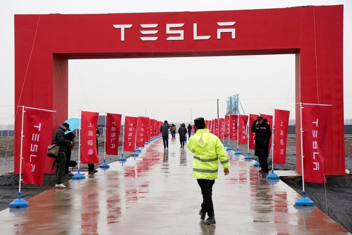 Trabajadores de Tesla. Foto: El Periódico