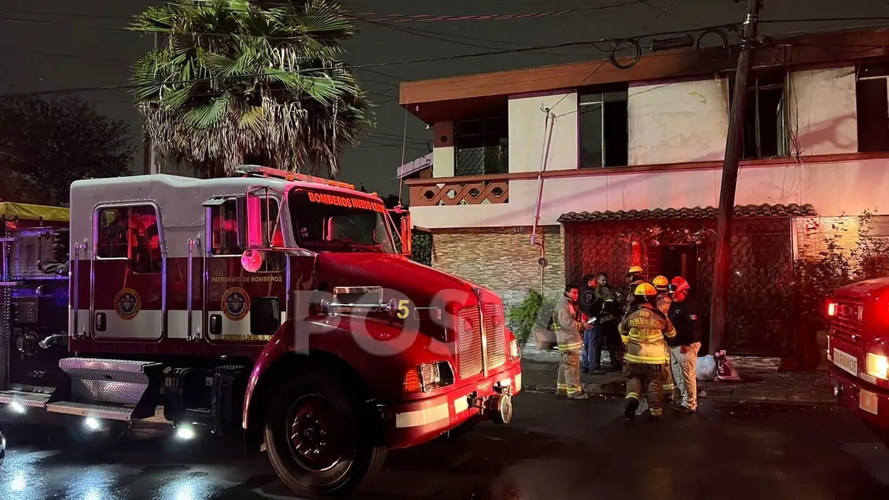 Una pareja de la tercera edad resultó lesionada en un incendio en colonia Mitras Centro. Foto. Raymundo Elizalde