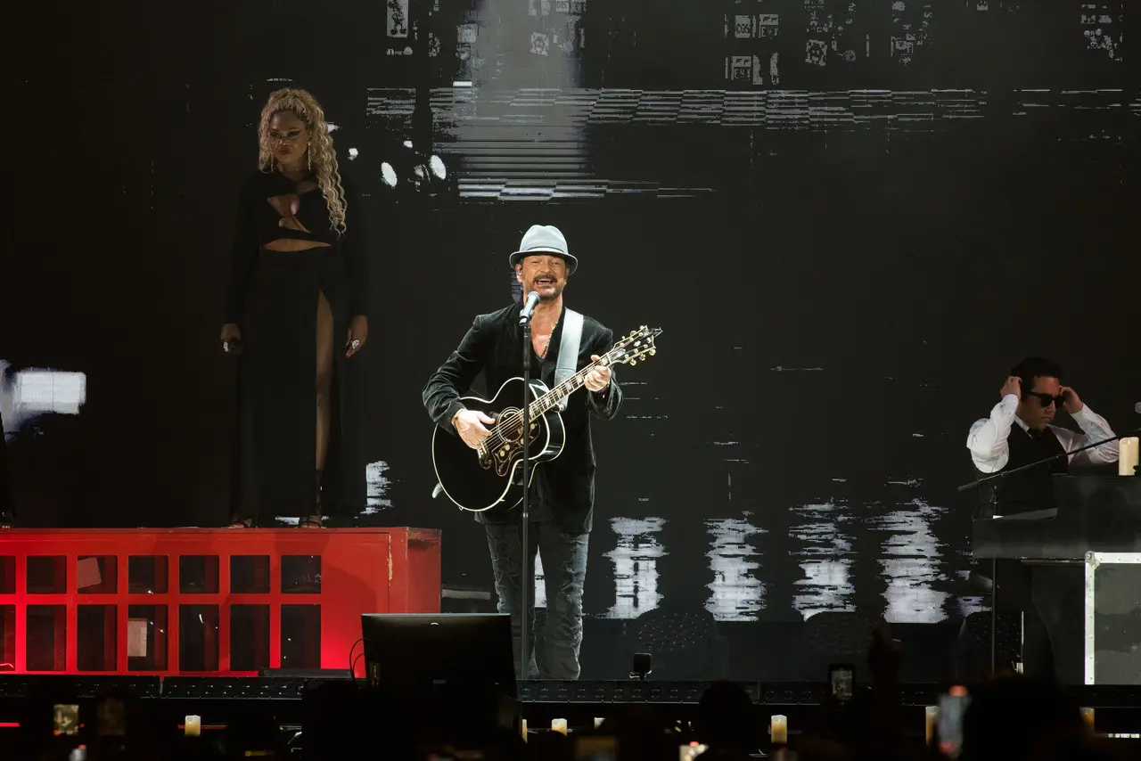 Rircardo Arjona encantó al público con sus canciones y presencia anoche durante dos horas. Fotos. Cortesía Jesús Pedraza