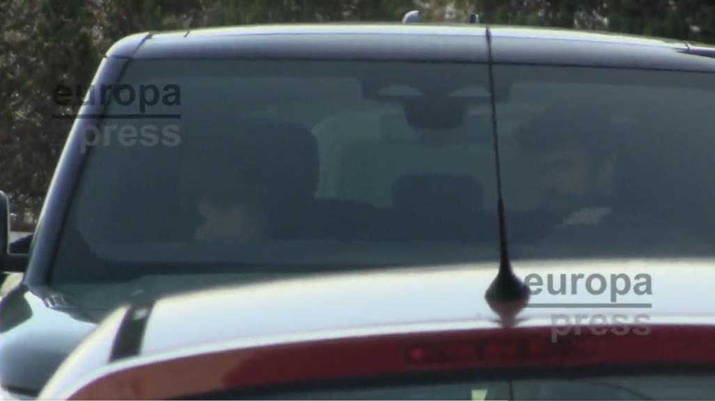 Captan a Piqué muy serio con sus hijos
