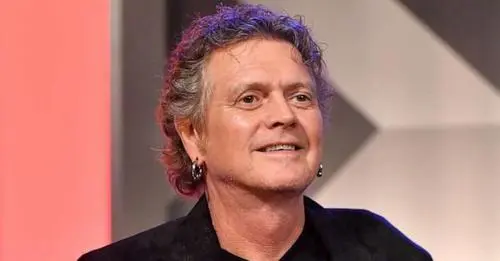 Atacan a Rick Allen, baterista de Def Leppard  al salir de su hotel en Florida