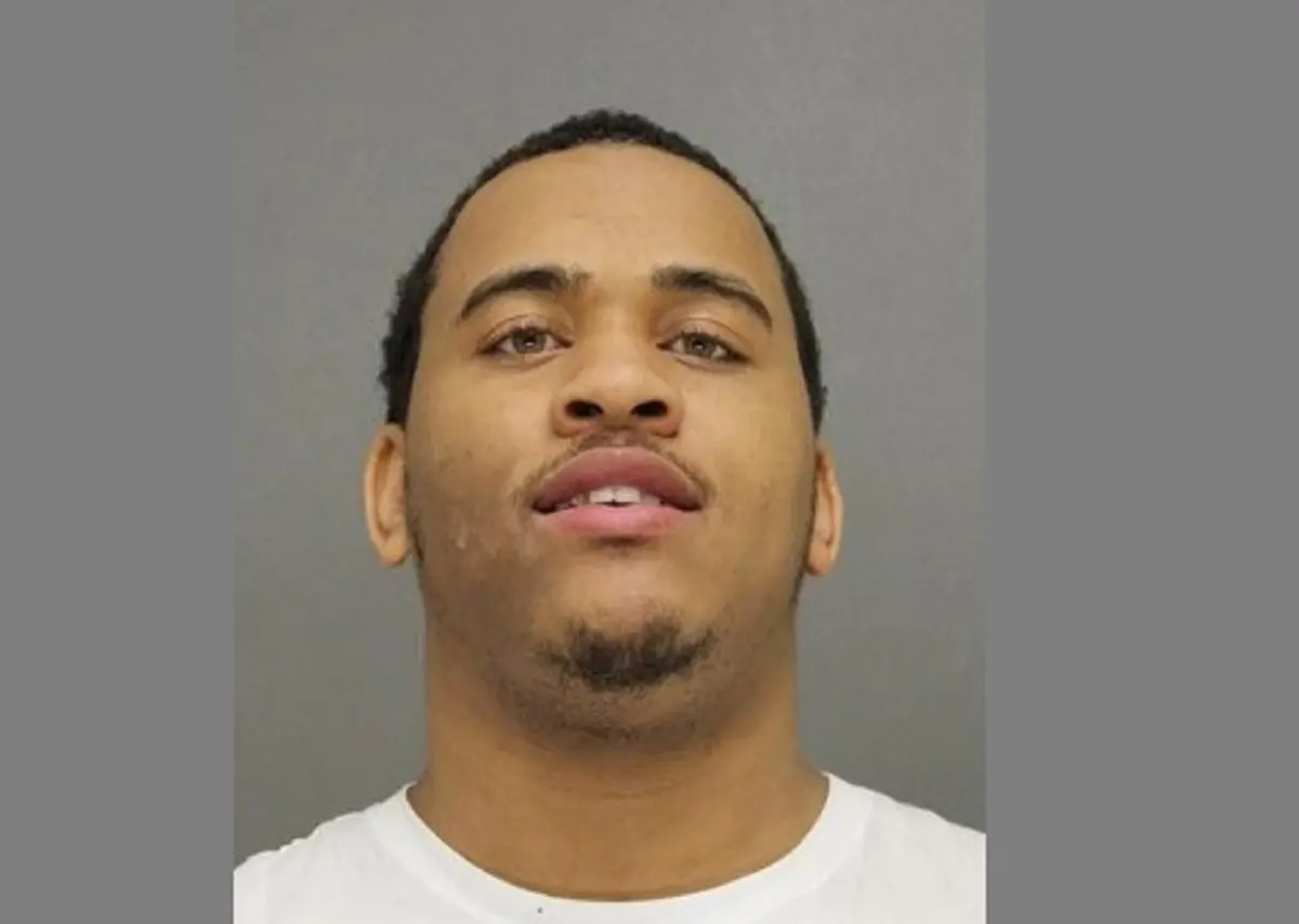 Un hombre de 23 años fue detenido por la Policía tras robar una camioneta con un cuerpo a una funeraria en Wisconsin.  Foto: Twitter @WMBDNews