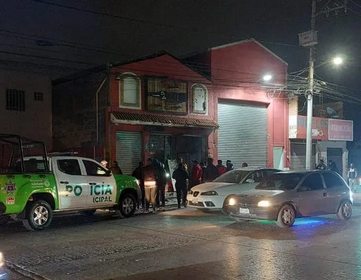 El ataque armado fue grabado con teléfonos celulares por personas que pasaban por el lugar al momento de los hechos. Foto: CódigoSanLuis