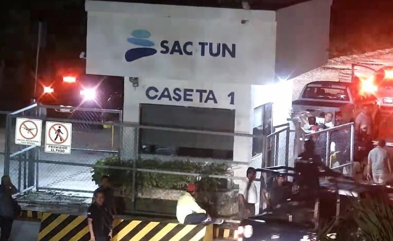 Un video del incidente muestra una larga columna de vehículos policiales y militares entrando en la propiedad. Foto: Especial.