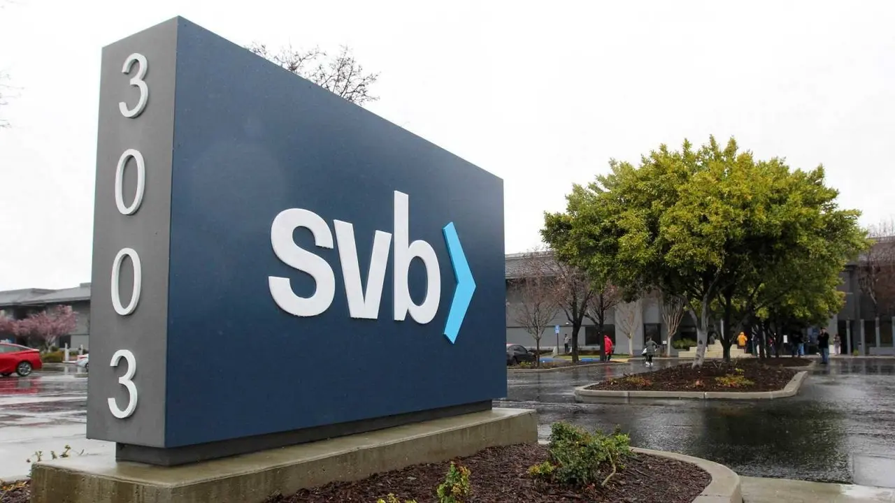 La quiebra del Silicon Valley Bank ocasionó pérdidas en las entidades financieras más grandes de Estados Unidos por 114 millones de dólares. Foto: El Economista.