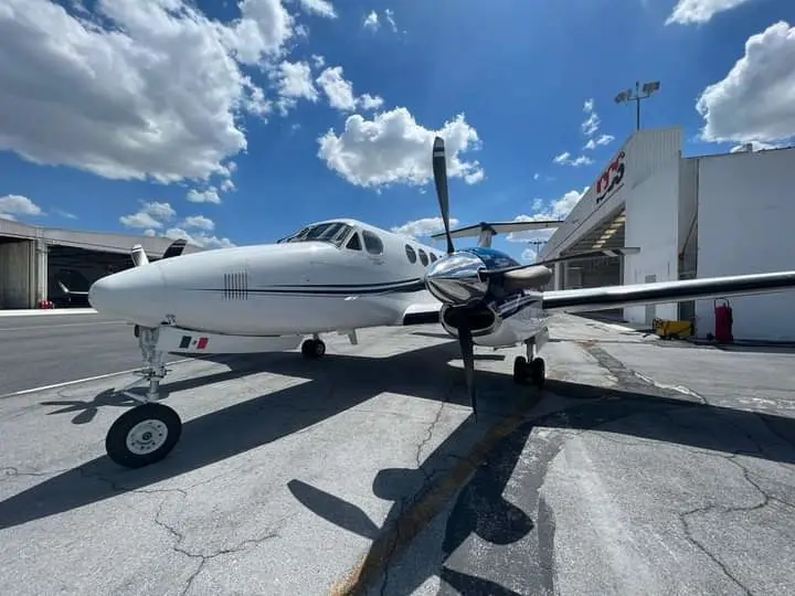 Para lograr beneficiar a más ciudades, el Gobierno del Estado ha puesto en renta el avión King Air destinado al bombardeo de nubes y generar lluvias. Foto: Archivo