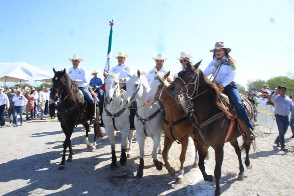 Celebran con cabalgata el 172 Aniversario de Apodaca