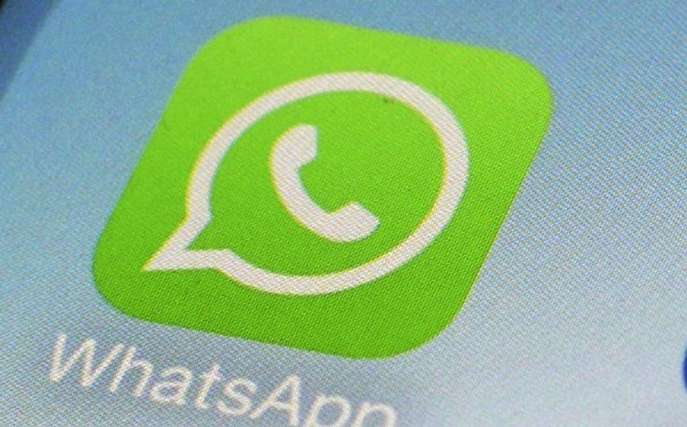 El código 7642, lo utilizan mucho los jóvenes en WhatsApp. Foto. AP