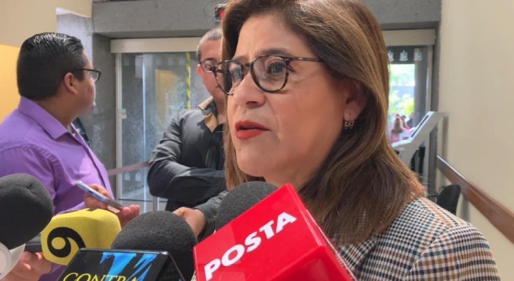 La diputada Sandra Pámanes presentó un escrito para solicitar que se cree a nivel estatal el padrón de deudores alimentarios. Foto: Armando Galicia.