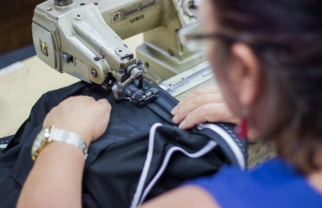 La Secretaría de Fianzas fue la encargada de llevar el proceso de licitación que otorgó el fallo a favor de la empresa Grupo Industrial Sacsa, S.A. de C.V. Foto: alfileriuniformes.com