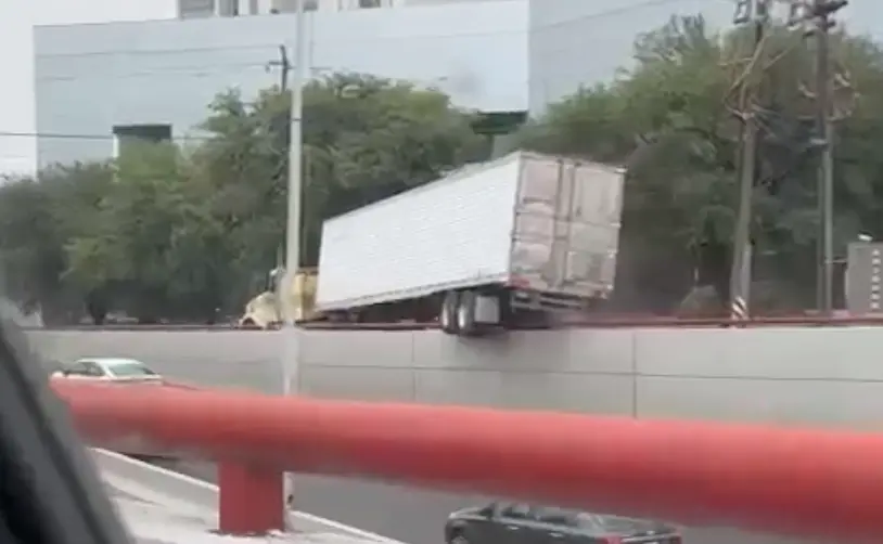 Según los usuarios de Twitter los hechos se registraron en el retorno de Vasconcelos y Ricardo Margáin en San Pedro Garza García. Foto: Captura de pantalla