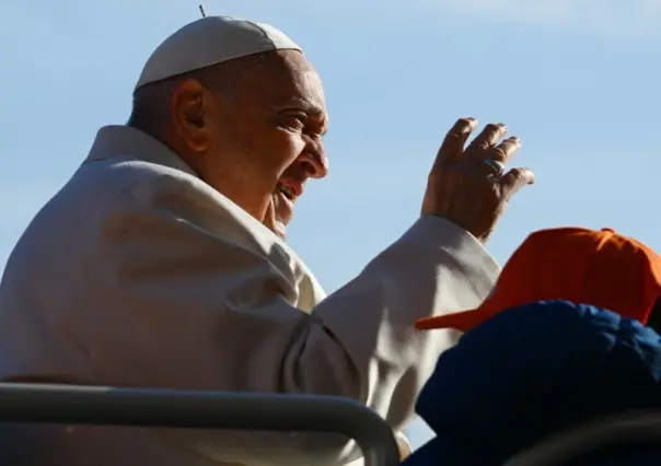 Mejora salud del Papa después de ser hospitalizado