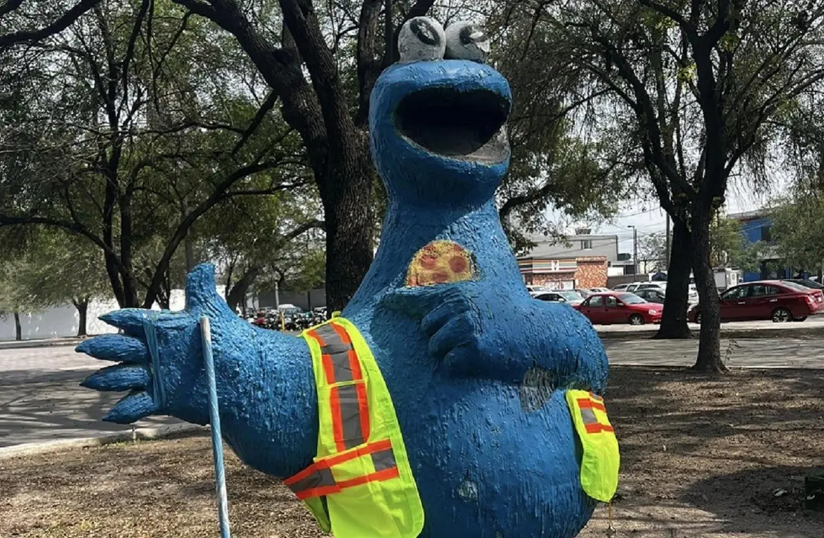 La estatua del Comegalletas de Plaza Sésamo tendrá por nuevo hogar el Parque Alamey. Foto: Facebook Secretaría de Servicios Públicos de Monterrey