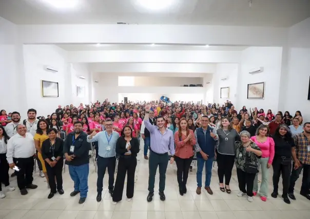 Da Gobierno de Pesquería reconocimientos a mil ciudadanos