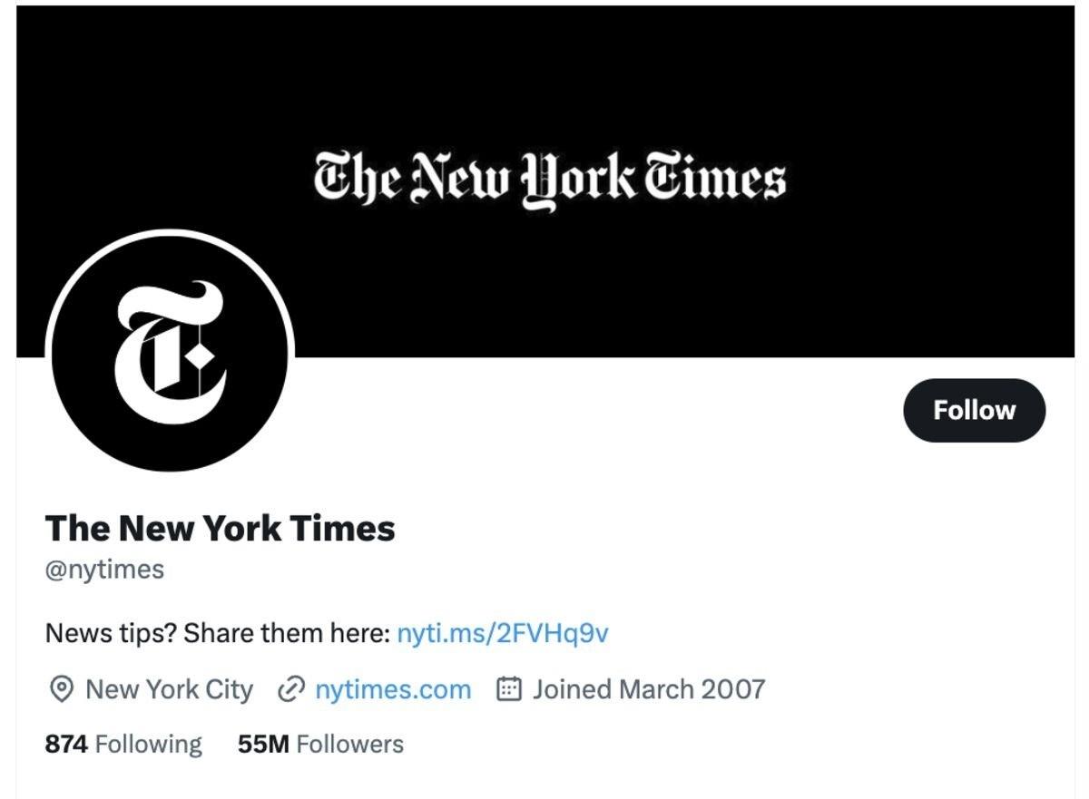 Twitter retiró la marca de verificación de la cuenta del diario The New York Times. Foto: AP.