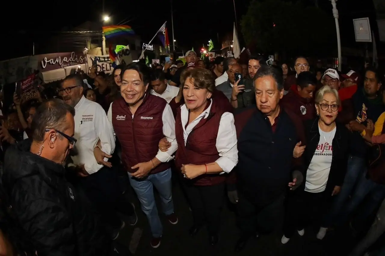 Cientos de simpatizantes de Morena mostraron su apoyo durante la ‘Caminata Juntos por el Cambio en el Estado de México’ como un acto simbólico para iniciar la campaña de Delfina Gómez. Foto: LaLista.