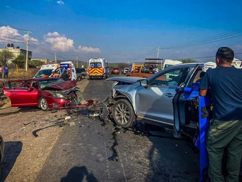 En el percance se vieron involucrados dos autos particulares, dejando un saldo de 10 lesionados. Foto: Twitter @PCIVILQRO