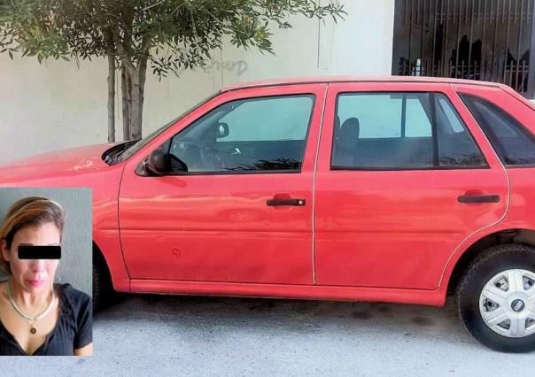Mujer intenta robar automóvil en colonia Paseos de Santa Rosa en Apodaca