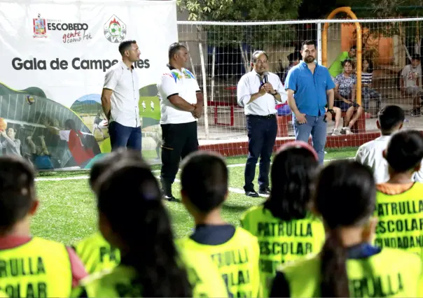 Inaugura Escobedo cancha en Alianza Real, promueven deporte y esparcimiento