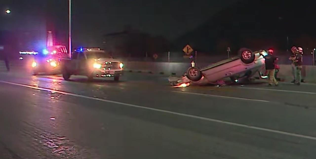 Volcadura deja 2 heridos en Carretera Nacional