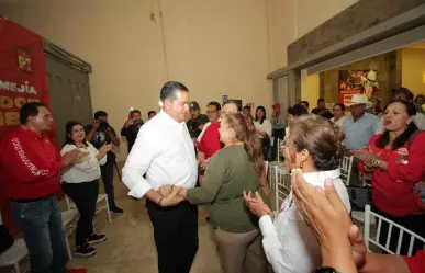 Ricardo Mejía se compromete a solucionar problemas de habitantes de Torreón