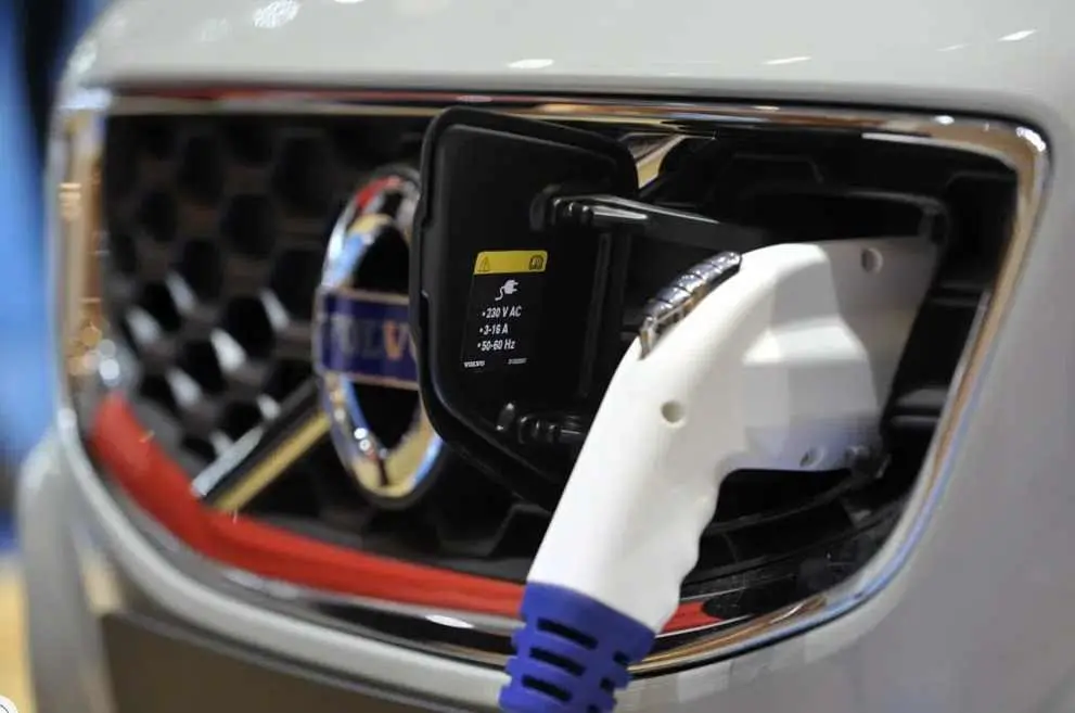 Suiza planea imponer un impuesto de importación a los vehículos eléctricos. Foto. AP