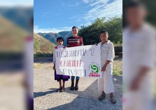 Joven maestra muestra labor en telesecundaria de la sierra de Durango