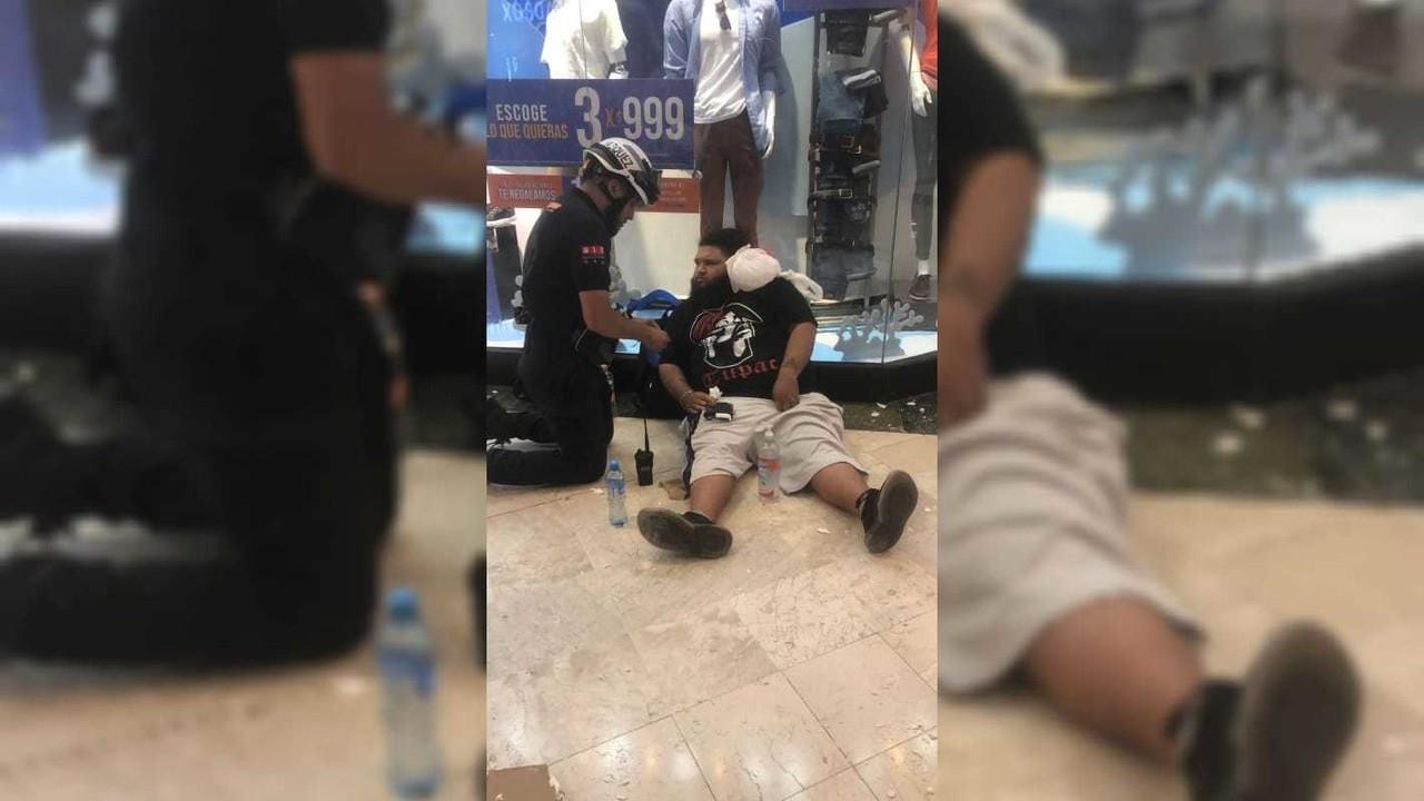 Cae techo y lesiona a hombre en plaza de San Pedro