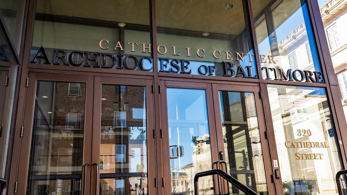 El arzobispo de Baltimore, William E. Lori, ofreció sus más sinceras disculpas en nombre de la Arquidiócesis y prometió solidaridad y apoyo para curación de las víctimas de abuso sexual. Foto: Detroit Catholic