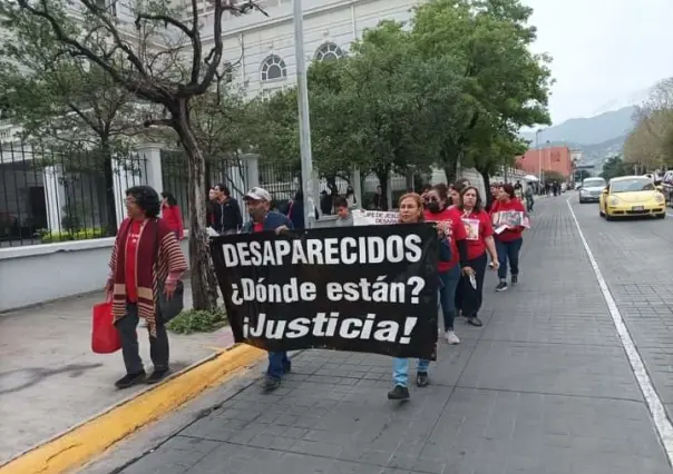 Peregrinan familiares de desaparecidos por los 7 templos, exigen justicia