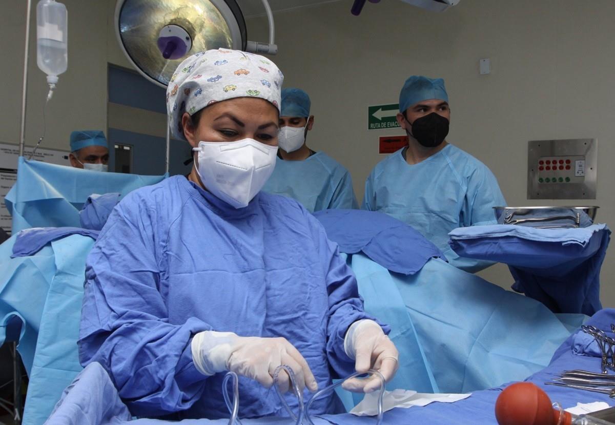 Quitan tumor de 13 kilos a paciente en hospital del IMSS en Veracruz