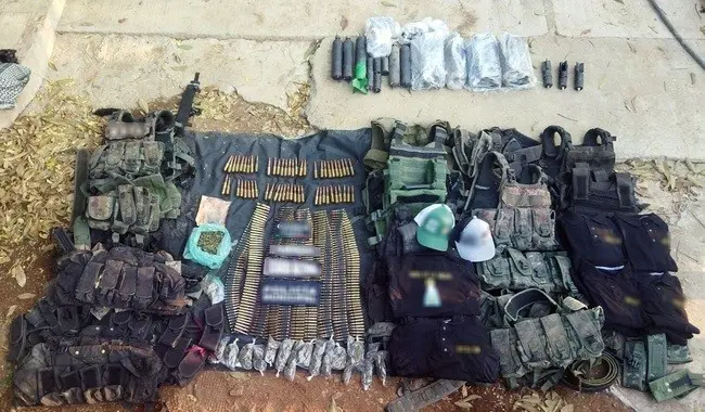 Aseguran SEDENA y Guardia Nacional material bélico y vehículos en Michoacán