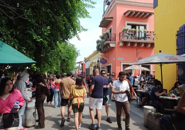 Disfruta el encanto del Callejón del Arte en Barrio Antiguo