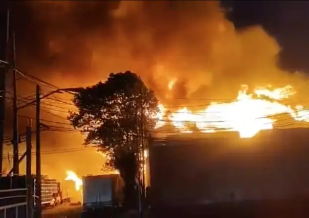 Incendio de bodega de Central de Abastos de CDMX causa alarma, no hay heridos