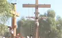 VIDEO: Se desmaya Dimas en Pasión de Cristo en Iztapalapa VIDEO: Se desmaya Dimas en Pasión de Cristo en Iztapalapa