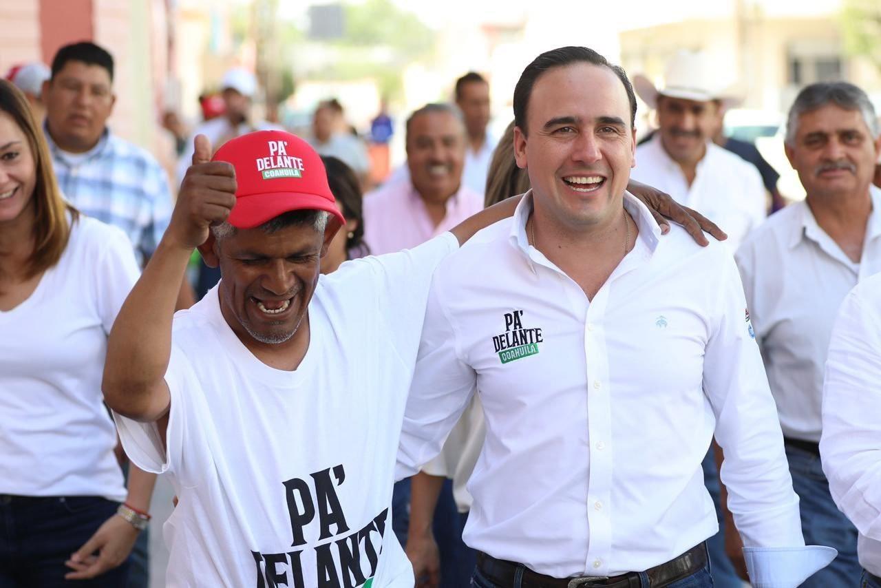 El candidato a gobernador de Coahuila por la Alianza Ciudadana por la Seguridad, Manolo Jiménez, visitó el pueblo mágico de Parras de la Fuente. Foto: Twitter @manolojim