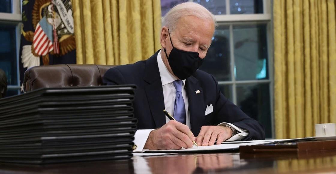 El mandatario estadounidense Joe Biden, firmó un proyecto de ley que finaliza la emergencia de Covid-19 en el país. Foto: Sopitas.