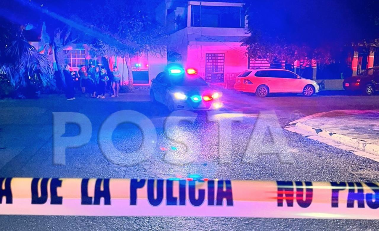 La zona fue asegurada por policías municipales, quienes acordonaron el área, a la espera de los detectives de la Agencia Estatal de Investigaciones. Foto: Especial/ PostaMX