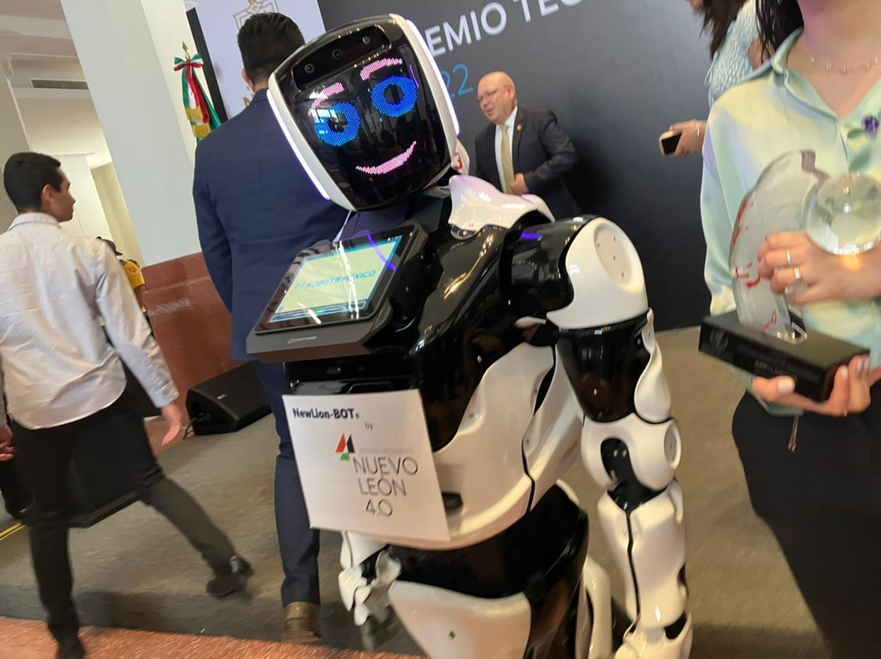 New Lion Bot es un robot de servicio que es la viva imagen de la Industria 4.0 en Nuevo León. Foto: Carolina León