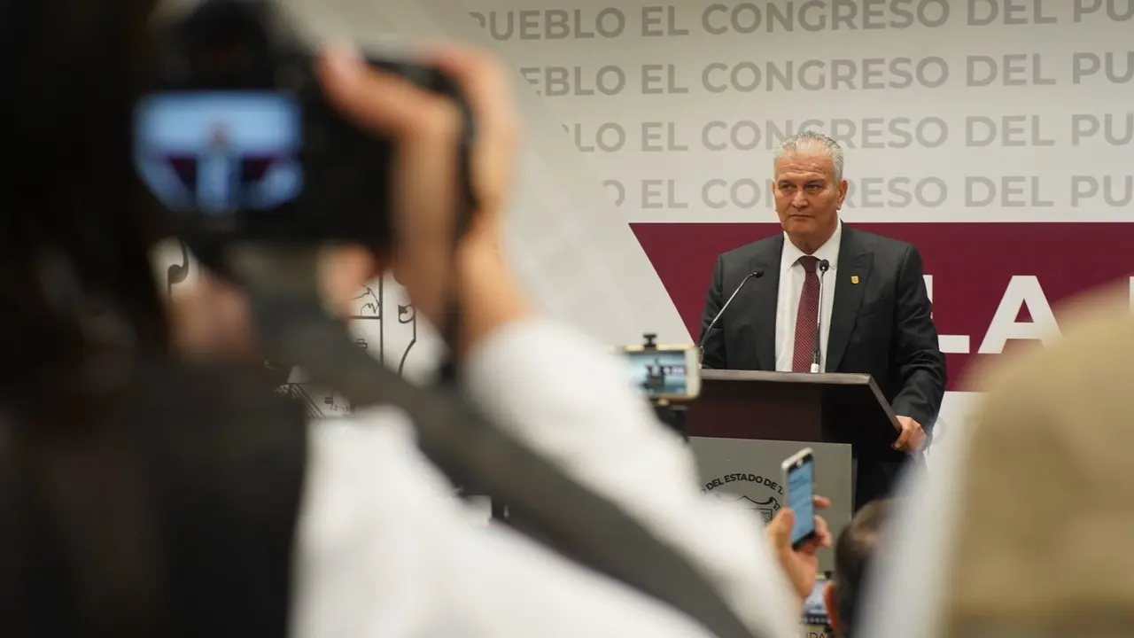 El titular de Salud, Vicente Joel Hernández Navarro, explicó que la pasada administración heredó también una deuda de 822.7 millones de pesos por demandas. Foto: Especial