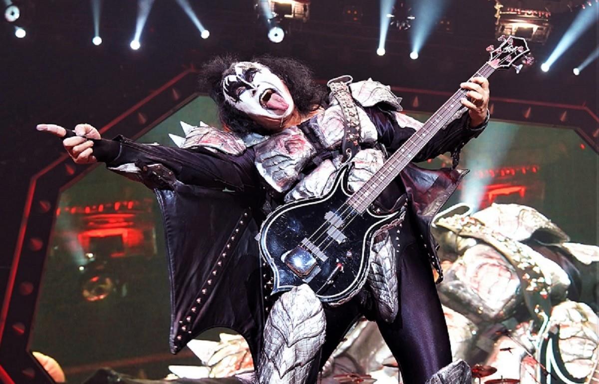 El bajista de la banda de rock KISS, Gene Simmons, sufrió debilidad y deshidratación durante un concierto en la Arena da Amazonia, en Manaos, Brasil. Foto: Facebook KISS