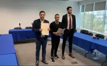 Demandan Pee Wee y su mánager a revista por decir que estaban casados