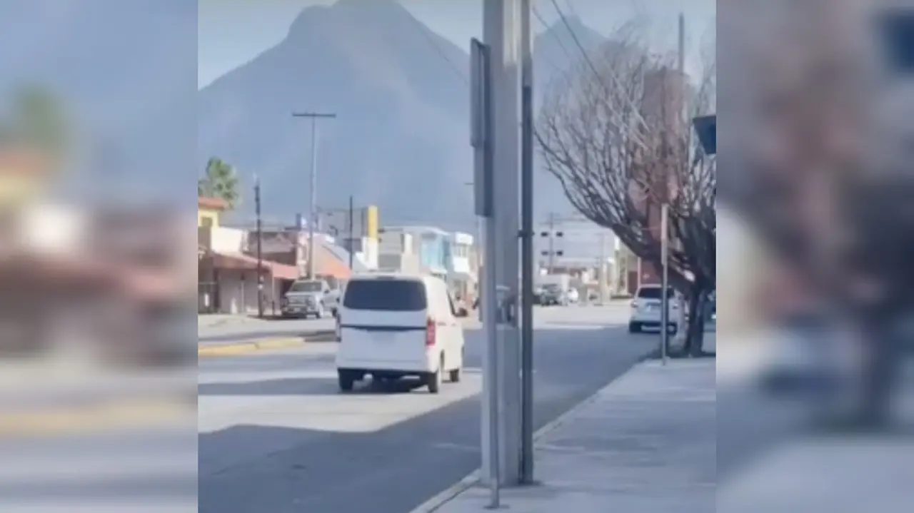 Hasta el momento se desconocen las placas de la unidad, debido a que las chicas han compartido que el miedo las apodera y no alcanzan a reaccionar a tiempo. Foto: Captura de pantalla