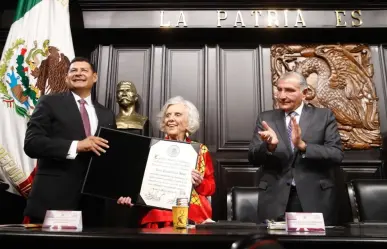 Elena Poniatowska recibe medalla Belisario Domínguez 2022