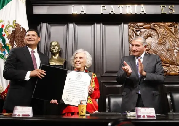 Elena Poniatowska recibe medalla Belisario Domínguez 2022