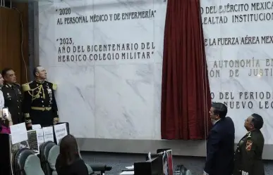 Develan letras áureas en honor al Bicentenario del Heroico Colegio Militar