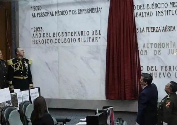 Develan letras áureas en honor al Bicentenario del Heroico Colegio Militar