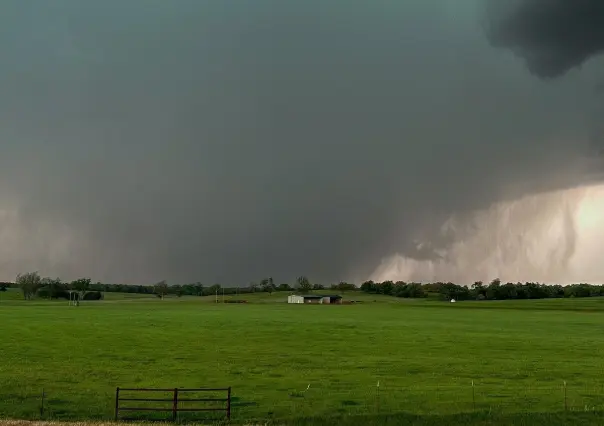 Pegan 8 tornados en Oklahoma, EU; hay 3 muertos